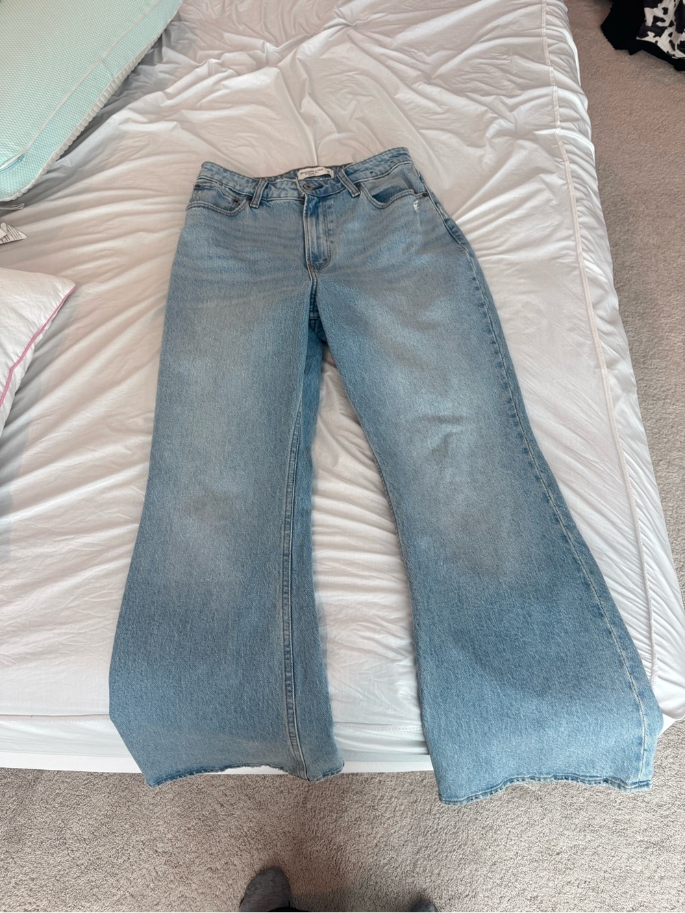 Abercrombie & Fitch Light Blue High-Rise Vintage Jeans